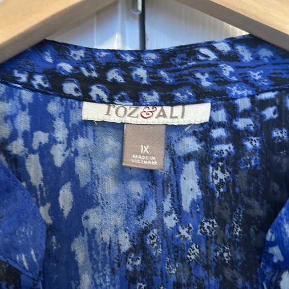 Two in one blouse.  This is a nice tank with sheer blouse over the top - Picture 6 of 6